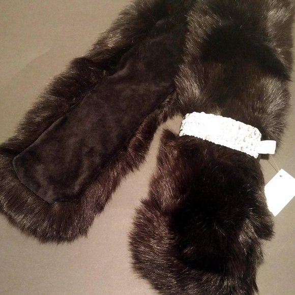 NEW Black Faux-Fur Scarf, Silver Sequin Clasp - Picture 4 of 9